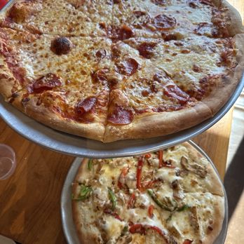 A Roma Italian Kitchen - Personal Grilled chicken w/ Alfredo sauce and bell peppers.. also XL Half Pepperoni half cheese - Italian Near Me - McKinney, Texas A Roma Italian Kitchen - Personal Grilled chicken w/ Alfredo sauce and bell peppers.. also XL Half Pepperoni half cheese - Italian Near Me - McKinney, Texas