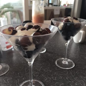 Palm Springs Rendezvous - Daily fruit serving. - Hotels Near Me - Palm Springs, California Palm Springs Rendezvous - Daily fruit serving. - Hotels Near Me - Palm Springs, California