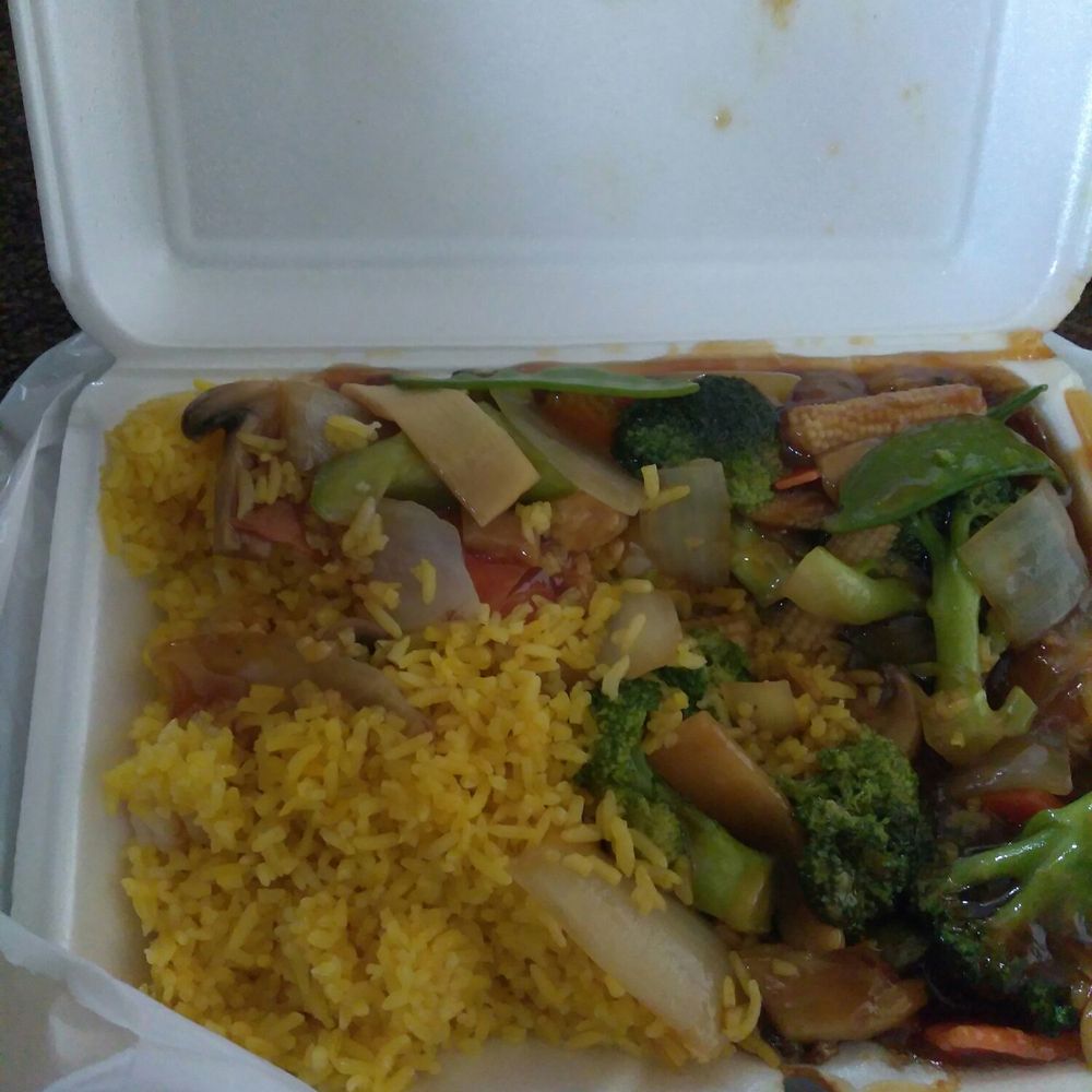 Kim Xpress - It's a little messy but I was looking for shrimp. Mixed vegetables and shrimp fried rice. Always fresh vegetables!!! - Restaurants Near Me - Buffalo, New York