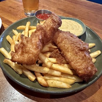 Lumberyard - Lyn h Fish & Chips - New American Near Me - Laguna Beach, California