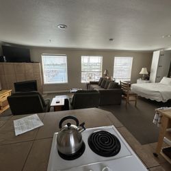 The Landing at Newport - Small studio, big perks!