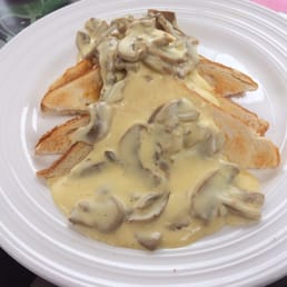 Creamy mushrooms on toast Creamy mushrooms on toast