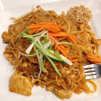 Modern Thai - BEST Chicken Pad Thai that I have ever had! - Thai Near Me - Montebello, California
