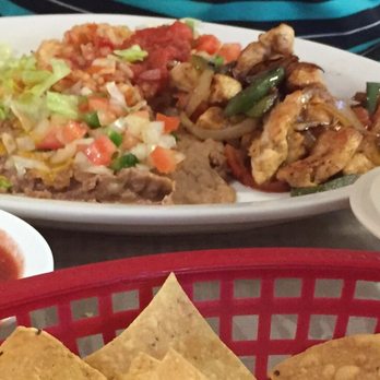 Red Barn Barbeque - Chicken fajitas - Restaurants Near Me - Bronte, Texas