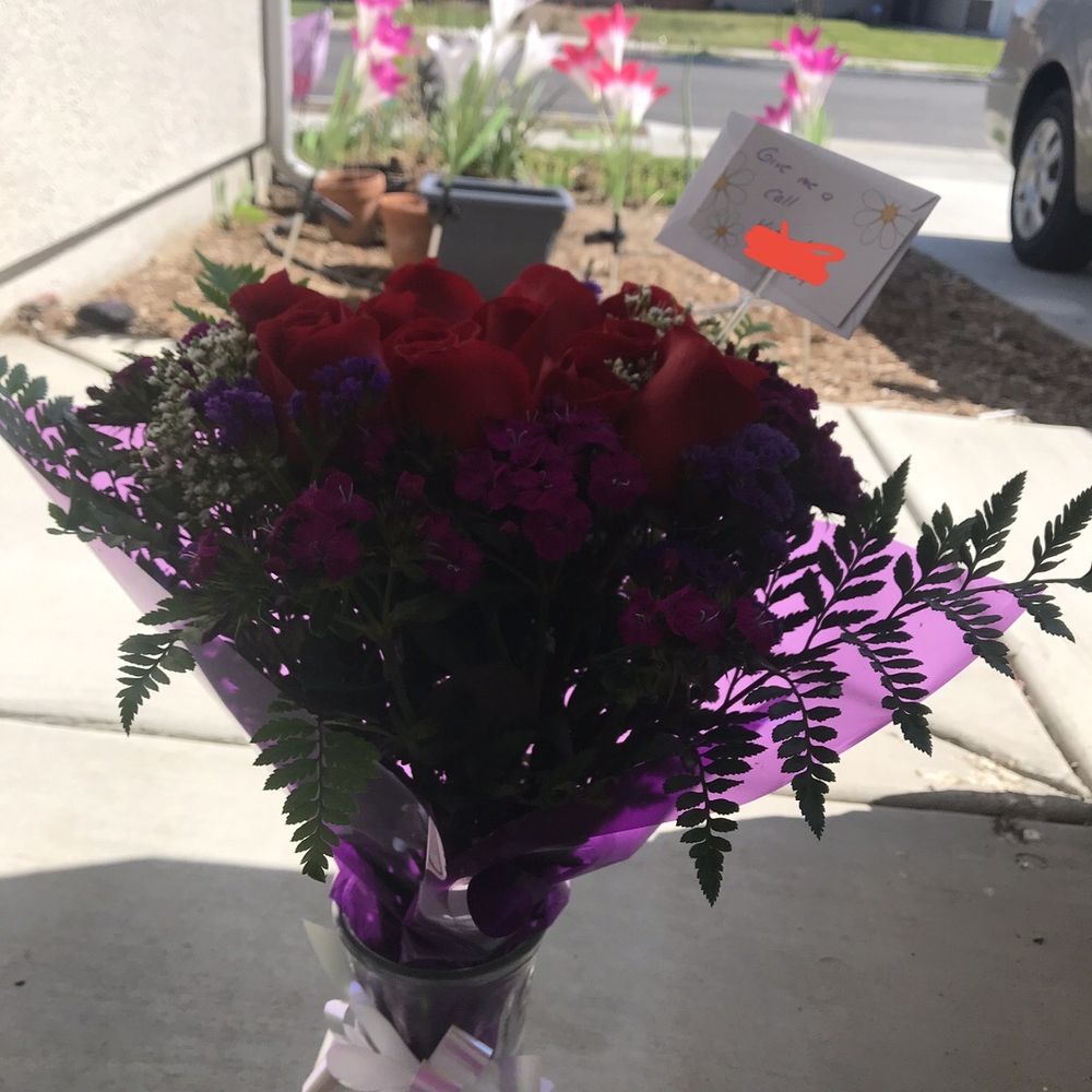 My creepy, stalker flowers says "Call me..."