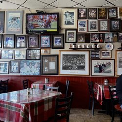 Michael's Deli - Inside with TV