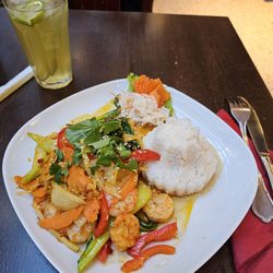 Ngan Tinh - Garnelen mit Zitronengras, Peperoni, Koriander und Gemüse