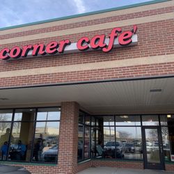 100th St Corner Cafe - Don't let the strip mall fool you. Great diner vibe.
