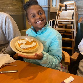 Apple Villa Cafe - Breakfast & Brunch Near Me - Batavia, Illinois