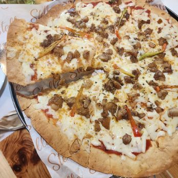 Stella - Sisig Pizza - Filipino Near Me - Iloilo City, ILI