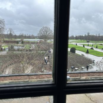Kensington Palace - Kensington Gardens - Landmarks & Historical Buildings Near Me - London, XGL
