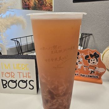 ComeBuy Tea - Grapefruit Oolong Tea + Aloe Vera (and added brown sugar konjac jelly) - Bubble Tea Near Me - Seattle, Washington ComeBuy Tea - Grapefruit Oolong Tea + Aloe Vera (and added brown sugar konjac jelly) - Bubble Tea Near Me - Seattle, Washington