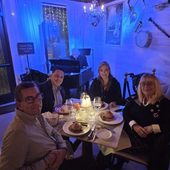 Atmosphere at Vero - Great night w friends - Jazz & Blues Near Me - Vero Beach, Florida Atmosphere at Vero - Great night w friends - Jazz & Blues Near Me - Vero Beach, Florida