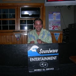 Soundwave Entertainment - DJ BOB DOING KARAOKE AT A LOCAL BAR!