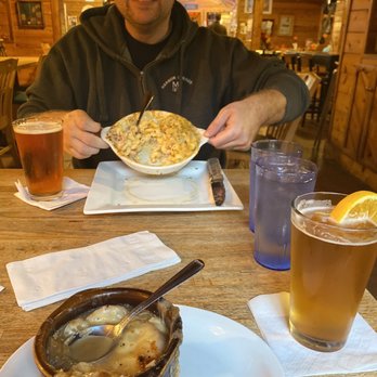 Hofbrau - French onion soup, Oberon and Mac n cheese w/ ham and bacon - American Near Me - Interlochen, Michigan