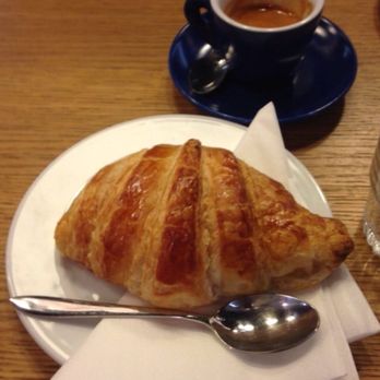 Dose - Croissant's and espresso can life get any better - Cafes Near Me - Paris, 75