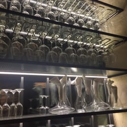 Oreade Monteverdi - Wine glass display.