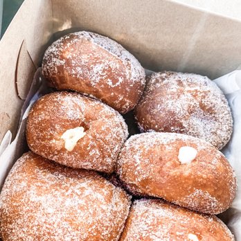 Leonard's Bakery - Malasadas - Bakeries Near Me - Honolulu, Hawaii
