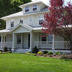 North Fork Guest House - The North Fork Guest House is located in the heart of wine country, just steps away from six local wineries.