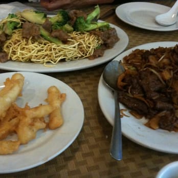 Peking Restaurant - Beef Rice Noodle, Calamari and Beef, broccoli chow mein. Special between 11 and 3. - Chinese Near Me - Burnaby, British Columbia