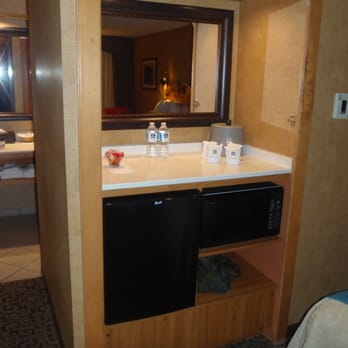 Best Western Plus Black Oak - Rooms come standard with mini fridge, microwave, cups, candy, can opener and coffee maker. - Hotels Near Me - Paso Robles, California Best Western Plus Black Oak - Rooms come standard with mini fridge, microwave, cups, candy, can opener and coffee maker. - Hotels Near Me - Paso Robles, California