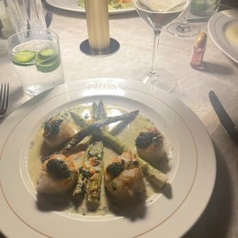 EVELYN - Scallops - Lounges Near Me - Dallas, Texas