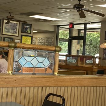 Byron's Smokehouse - Dining room - Barbeque Near Me - Auburn, Alabama