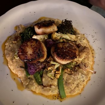 Leader Block Wine & Eatery - Scallops - Wine Bars Near Me - Ferndale, Washington