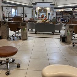 First Lady Nails - Pretty spacious setup in the old bank