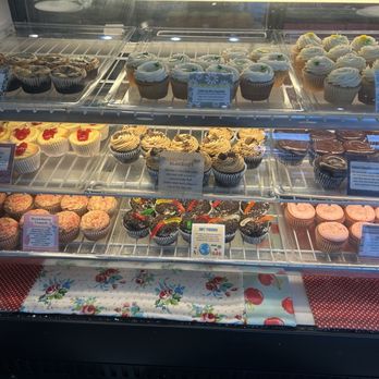 The Flying Cupcake - A delicious variety of cupcakes to choose from. - Bakeries Near Me - Carmel, Indiana