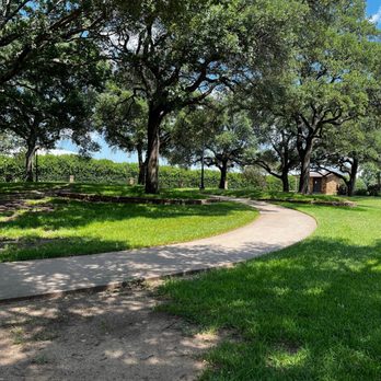 Les Lacs Trail - Dog Parks Near Me - Addison, Texas Les Lacs Trail - Dog Parks Near Me - Addison, Texas