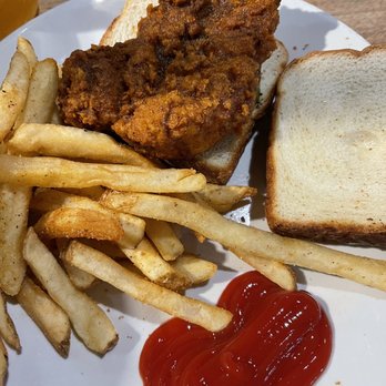 Puckett's Restaurant - Music City Hot Chicken Sandwich. - Barbeque Near Me - Murfreesboro, Tennessee
