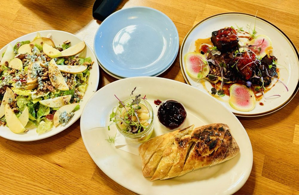 Flying Pig Pub & Kitchen