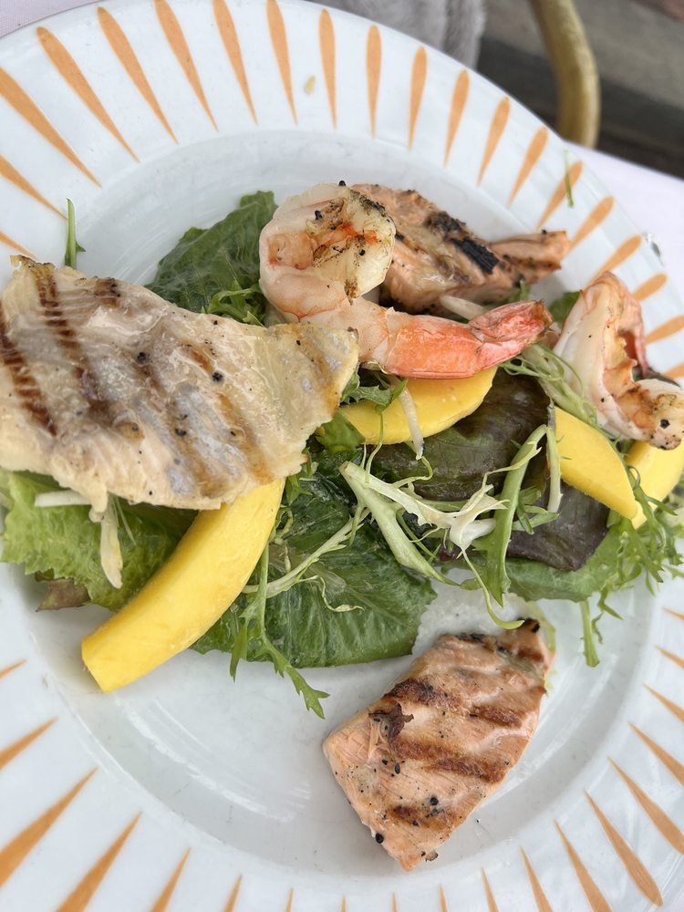 Social spots from Bistrot Lepic & Wine Bar