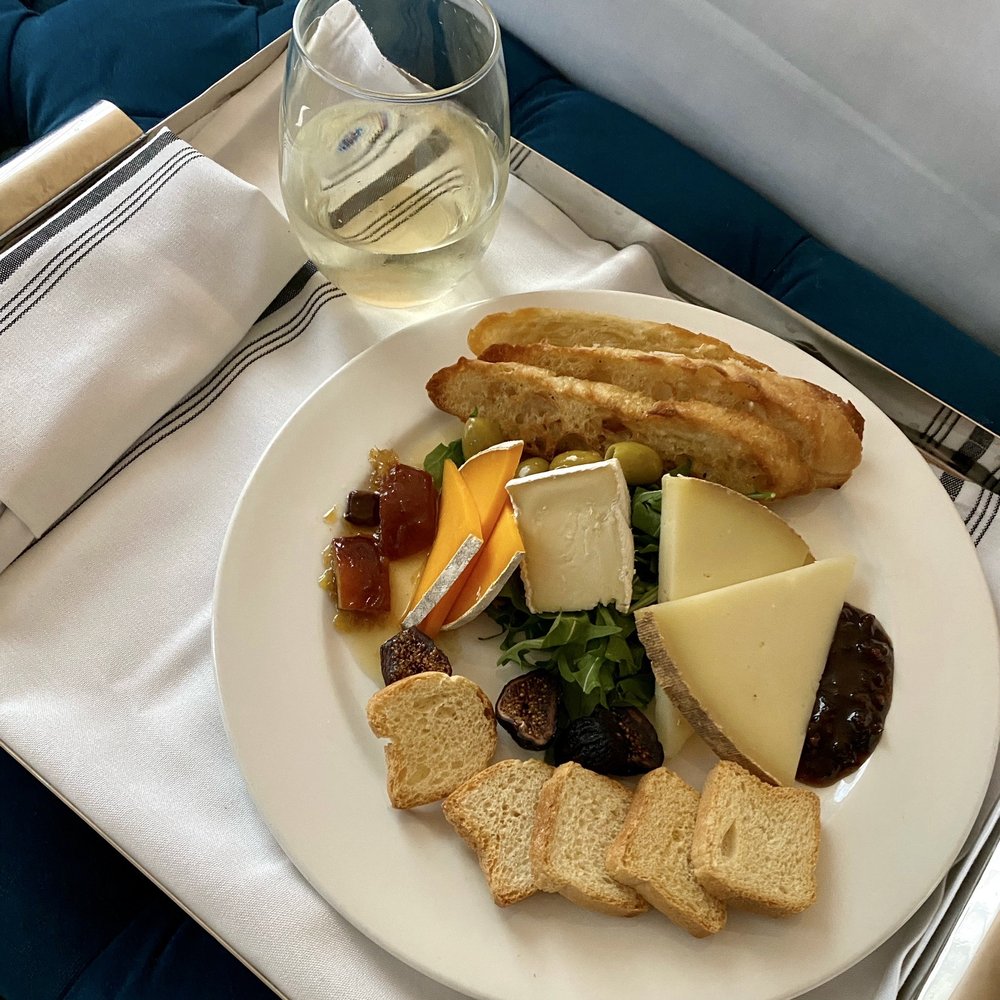 Kimpton Cardinal Hotel - Fromage plate - Hotels Near Me - Winston-Salem, North Carolina Kimpton Cardinal Hotel - Fromage plate - Hotels Near Me - Winston-Salem, North Carolina