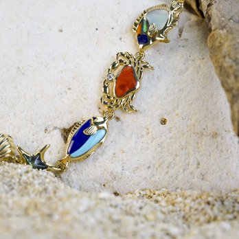 Na Hoku - Na Hoku Reef Life bracelet with colorful inlay in 14K solid gold - Jewelry Near Me - San Diego, California Na Hoku - Na Hoku Reef Life bracelet with colorful inlay in 14K solid gold - Jewelry Near Me - San Diego, California