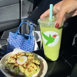 Avocado & egg with super green smoothie