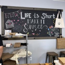Sweet Tooth 909 - Nice and clean, great workers with great customer service. Very friendly
