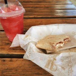 Rincón del Cafe - Strawberry smoothie and a bacon, egg and cheese wrap