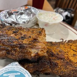 Big Ed's BBQ - Baby back ribs with dry rub