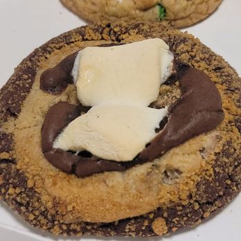 Crumbl - Fair Lakes - Bakeries Near Me - Fairfax, Virginia Crumbl - Fair Lakes - Bakeries Near Me - Fairfax, Virginia