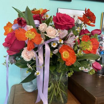 Poppy and Pot - Florists Near Me - Sacramento, California