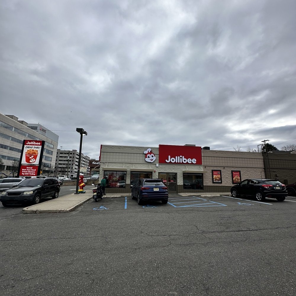 Jollibee - Outside - Filipino Near Me - Newark, New Jersey