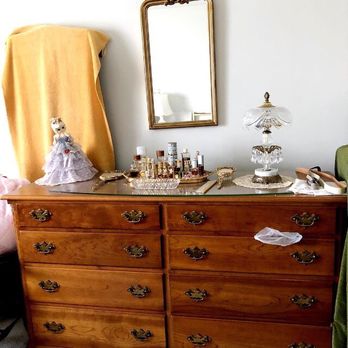 Warren Estate Sales - Dressing table - Used, Vintage & Consignment Near Me - San Francisco, California Warren Estate Sales - Dressing table - Used, Vintage & Consignment Near Me - San Francisco, California