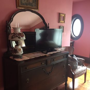The Decker House Bed & Breakfast - Hotels Near Me - Mason City, Iowa
