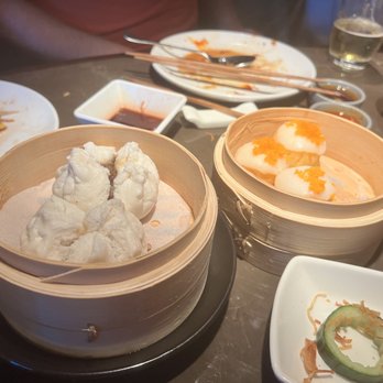 Hakkasan - Miami - Chicken char sui bun with truffle and scallop dumpling!! - Dim Sum Near Me - Miami Beach, Florida Hakkasan - Miami - Chicken char sui bun with truffle and scallop dumpling!! - Dim Sum Near Me - Miami Beach, Florida