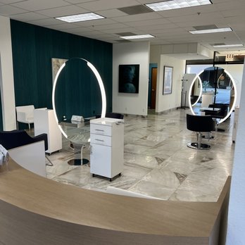 Saloniste - Indoor view of Saloniste - Hair Stylists Near Me - Palm Springs, California Saloniste - Indoor view of Saloniste - Hair Stylists Near Me - Palm Springs, California