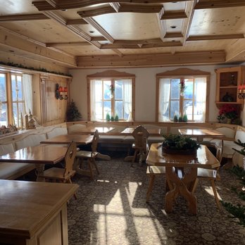 Abendblume - Dining area during breakfast hours - Hotels Near Me - Leavenworth, Washington