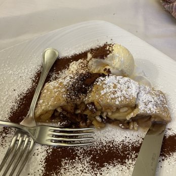 Ra Stua - Apple strudel - Italian Near Me - Cortina D'ampezzo, BL Ra Stua - Apple strudel - Italian Near Me - Cortina D'ampezzo, BL