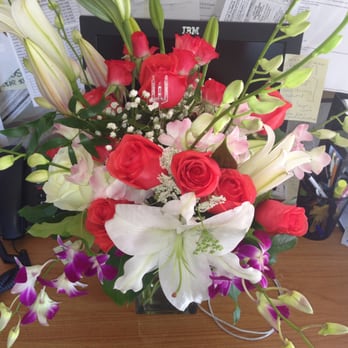 Bloomers Flowers - Flower arrangement put together in 10 minutes! - Florists Near Me - Hayward, California
